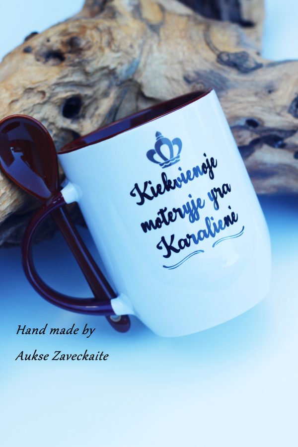 Cup with Spoon ,,Kiekvienoje moteryje yra Karaliene,,