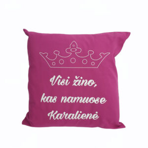 Pillow with print ,,Visi zino kas namuose Karaliene,,