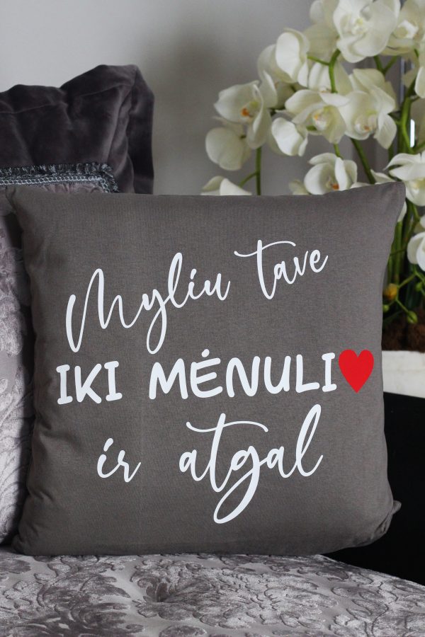Pillow with print ,,Myliu Tave iki menulio ir atgal..,,