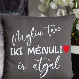 Pillow with print ,,Myliu Tave iki menulio ir atgal..,,