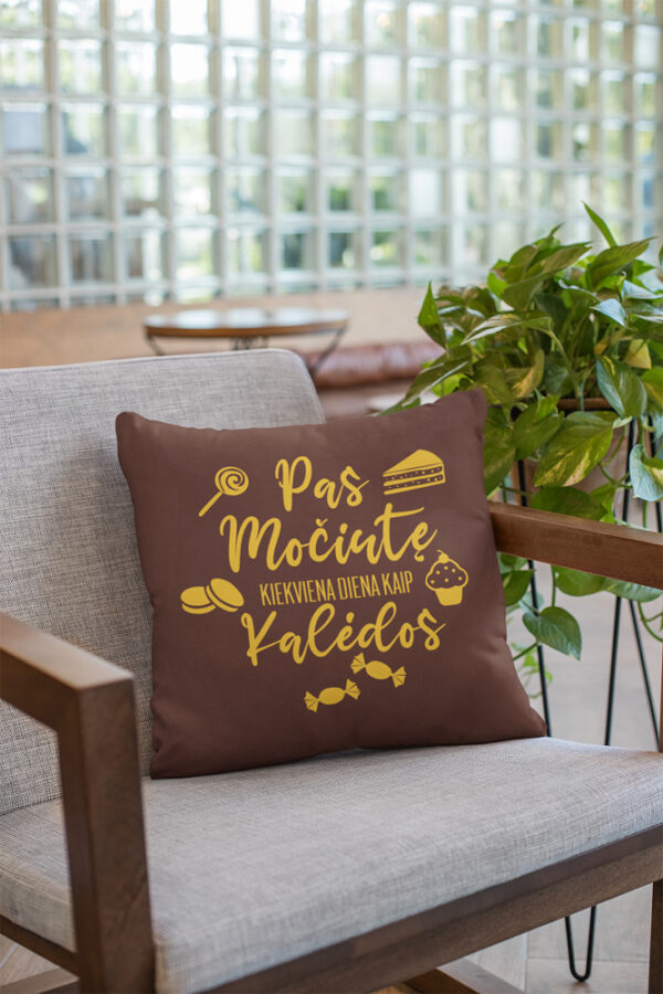 Pillow with print ,,Pas mociute...,,
