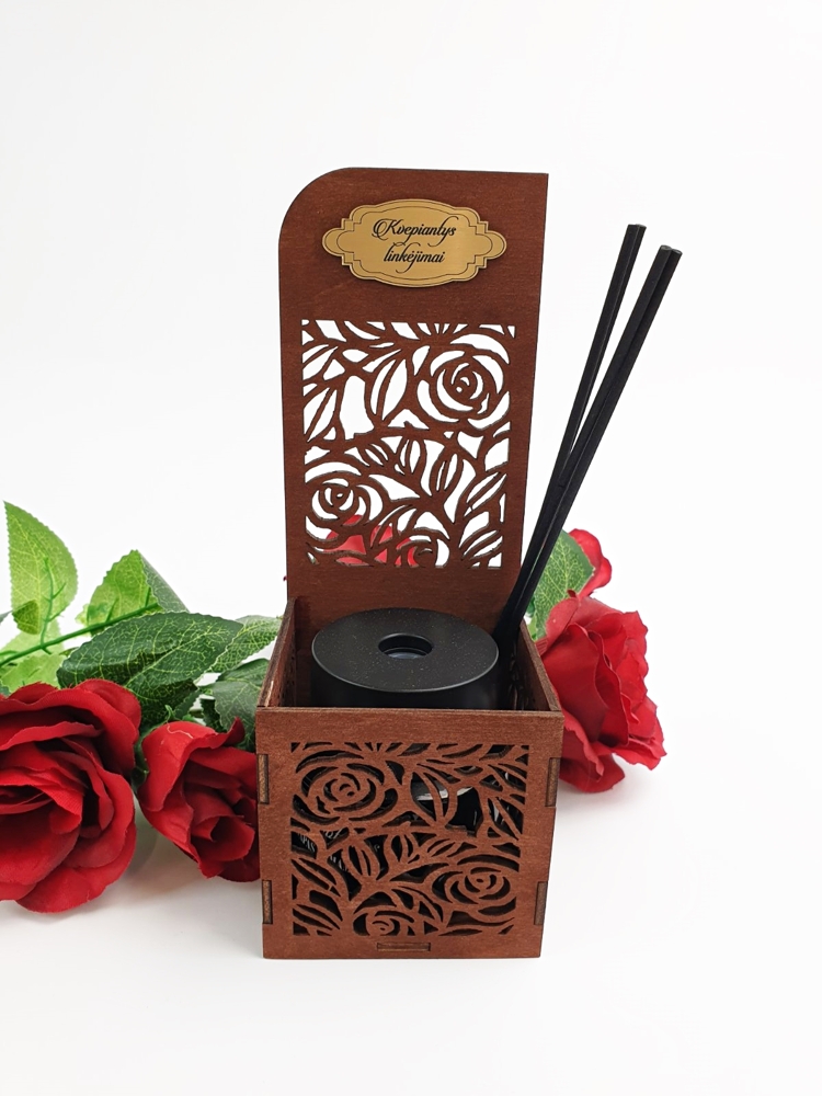 Reed Diffuser in a wooden box ,,Kvepiantys linkejimai,,