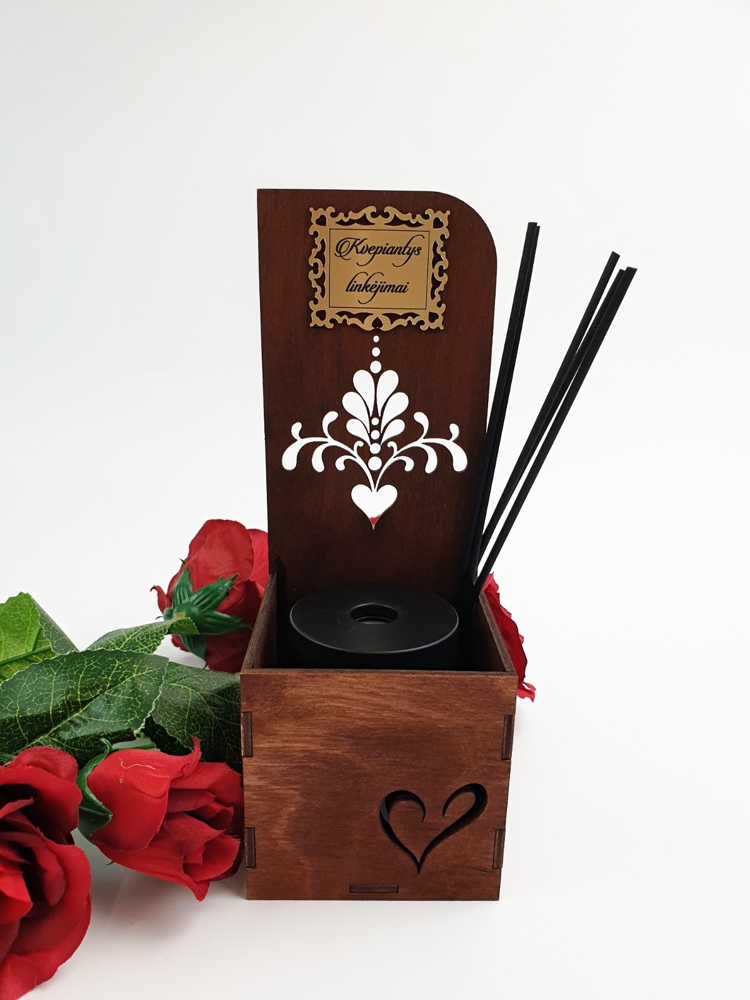 Reed Diffuser in a wooden box ,,Kvepiantys linkejimai,,