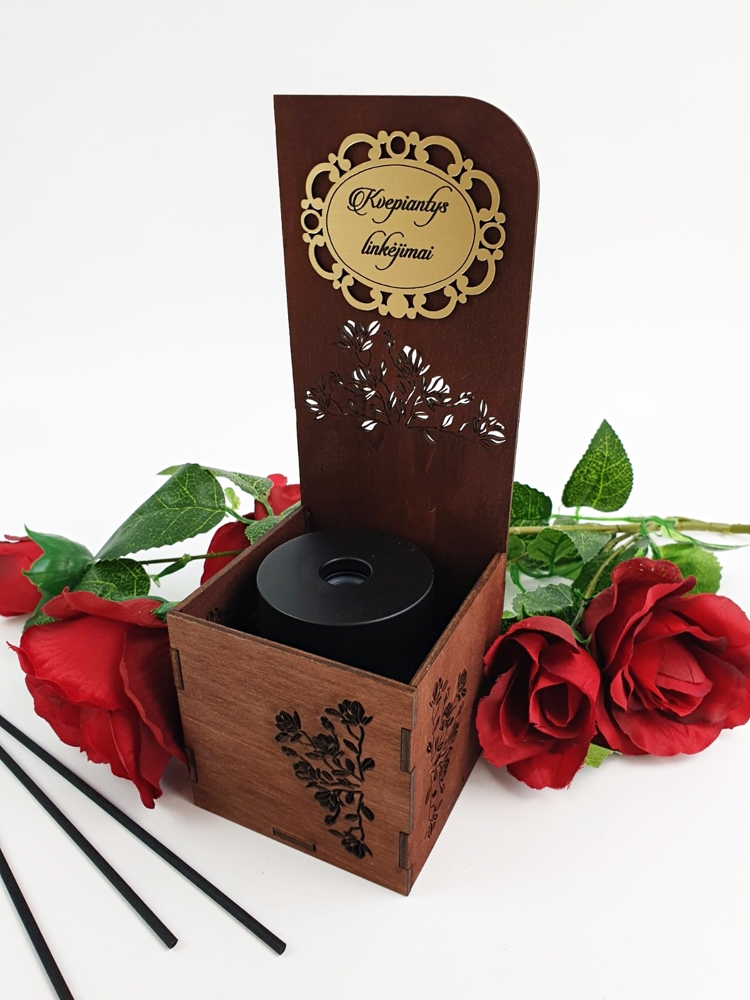 Reed Diffuser in a wooden box ,,Kvepiantys linkejimai,,