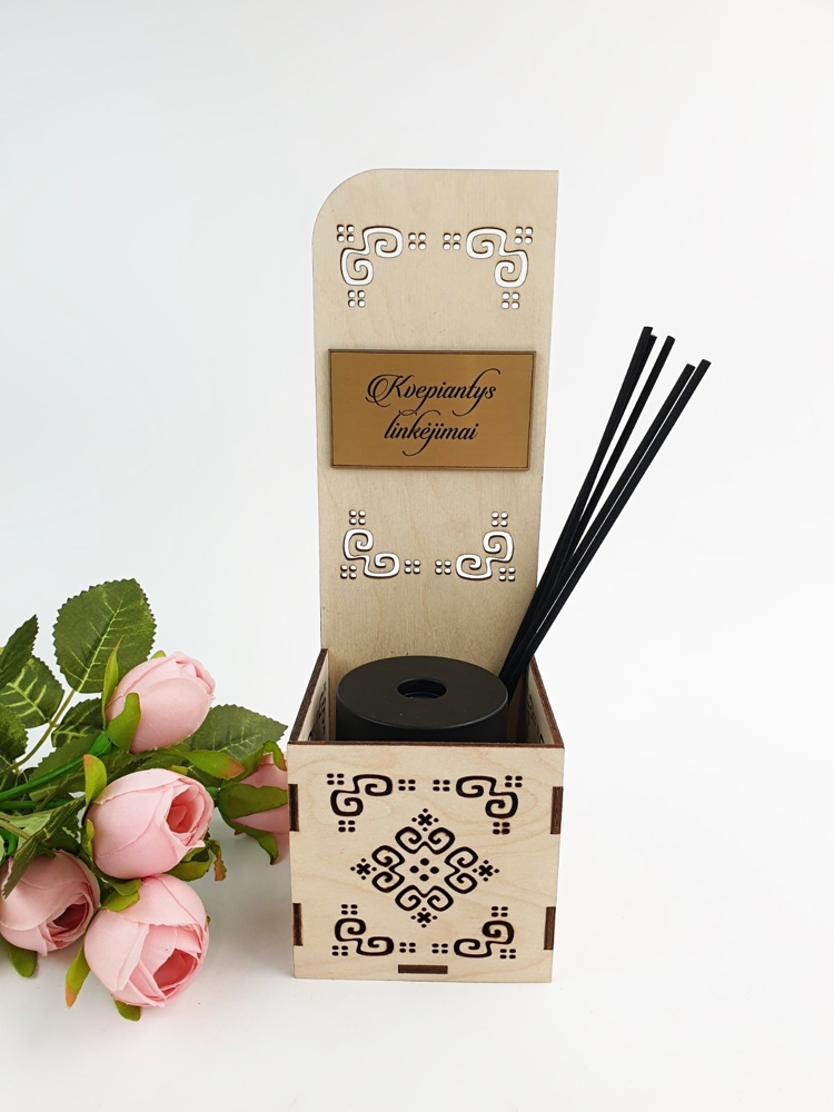 Reed Diffuser in a wooden box ,,Kvepiantys linkejimai,,
