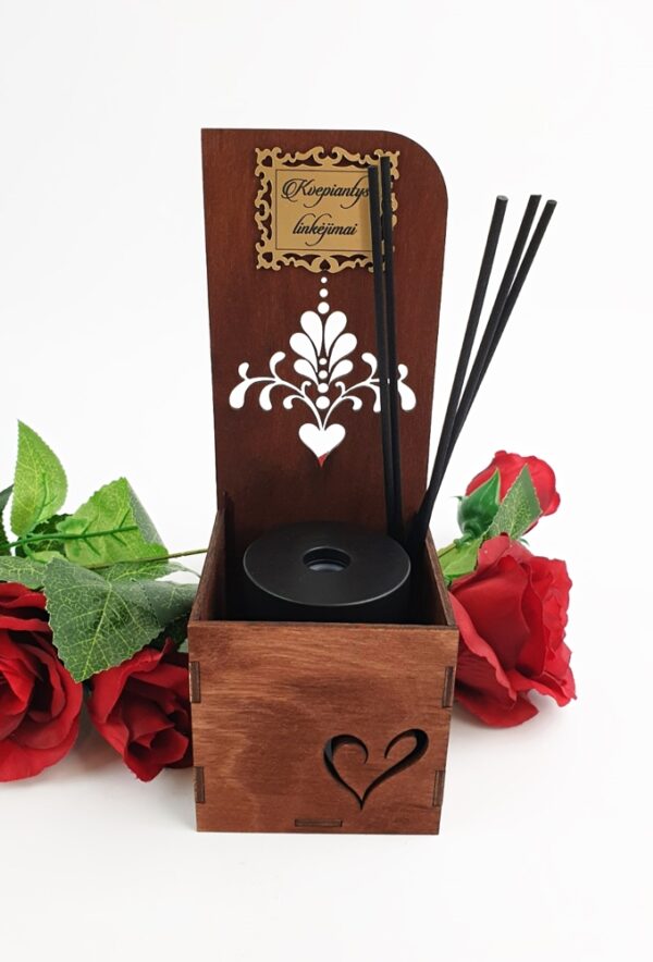 Reed Diffuser in a wooden box ,,Kvepiantys linkejimai,,