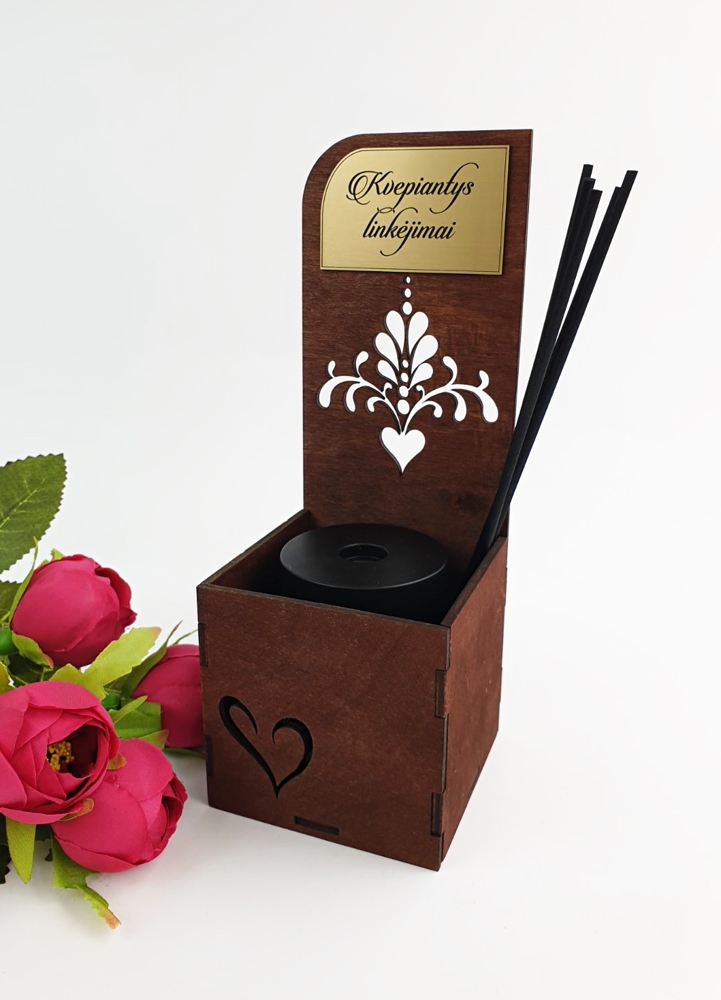 Reed Diffuser in a wooden box ,,Kvepiantys linkejimai,,