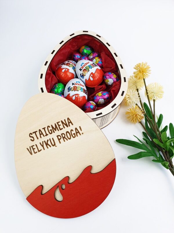 Easter egg box with candy ,,Staigmena Velyku proga,,