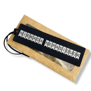 Leather Bookmark ,,Niekada nepasiduok,,