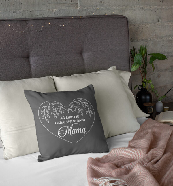 Pillow with print ,,As sirdyje labai myliu savo mama,,
