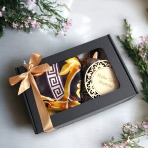 GIFT SET FOR MOM (SCRARFT AND HAND SOAP)
