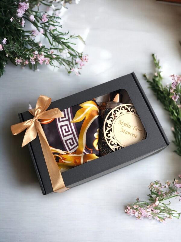 GIFT SET FOR MOM (SCRARFT AND HAND SOAP)