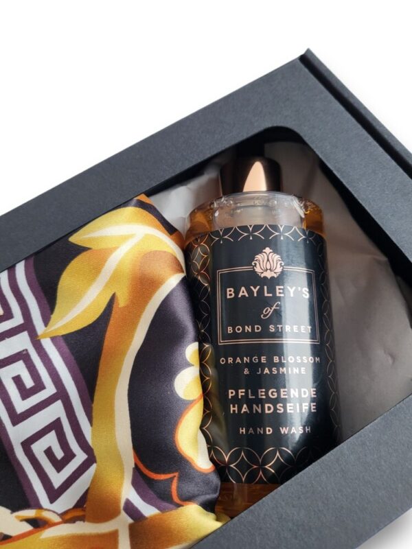 GIFT SET FOR MOM (SCRARFT AND HAND SOAP) - Image 6
