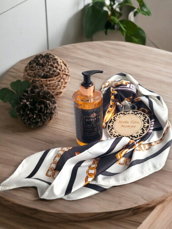 GIFT SET FOR MOM (SCRARFT AND HAND SOAP) - Image 5