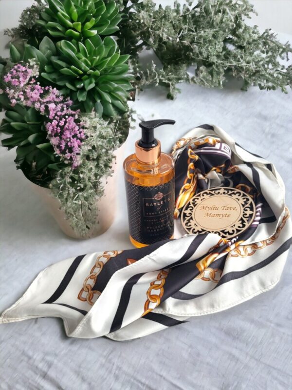 GIFT SET FOR MOM (SCRARFT AND HAND SOAP) - Image 4