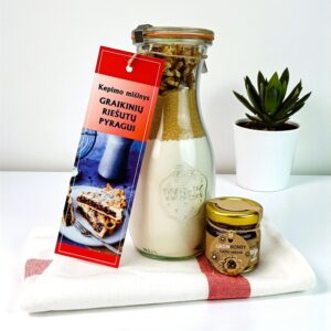 Gift set with baking mix for cake