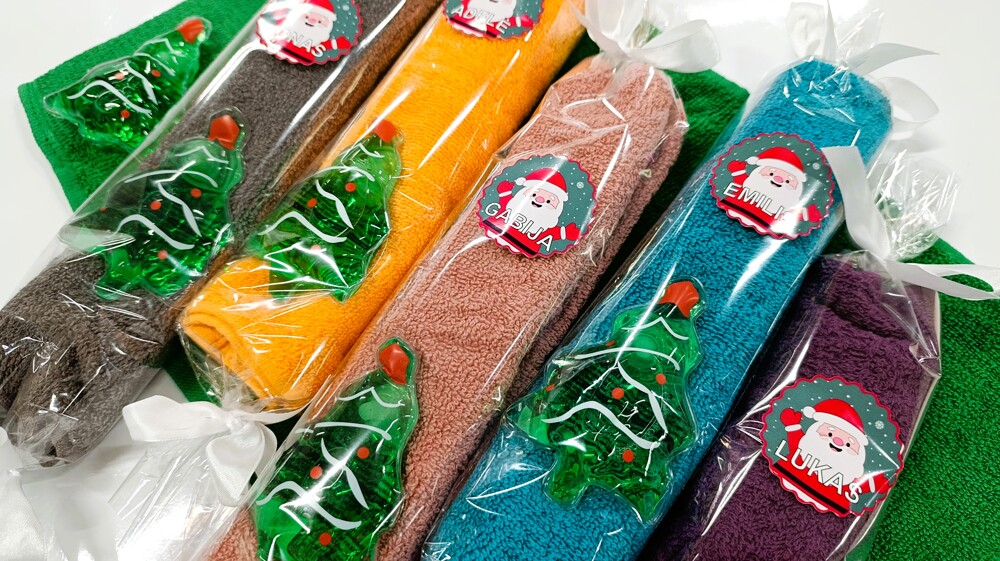 Towel with shower gel and personalised sticker 30x50cm ,,Any Name,, - Image 3