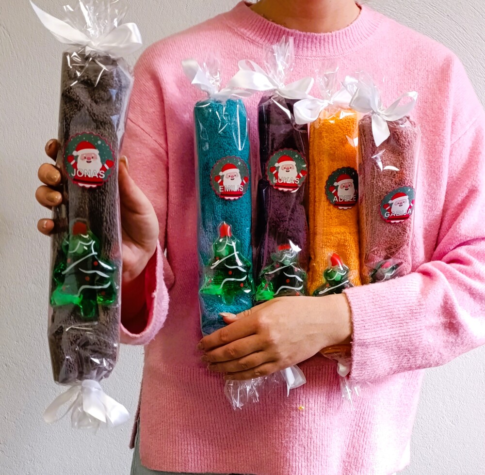 Towel with shower gel and personalised sticker 30x50cm ,,Any Name,,